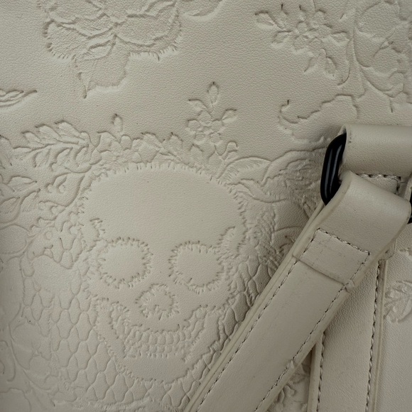 Betsey Johnson cream Halloween embossed Skull tote w Skull Keychain 2024 - Picture 4 of 14